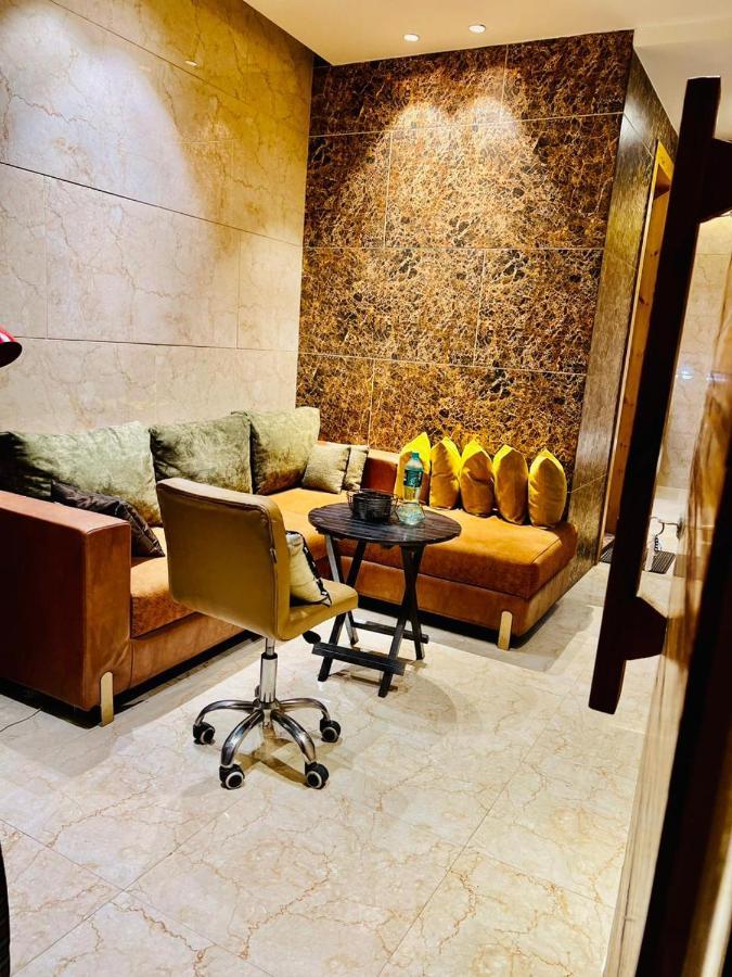 Divine Studios Rajouri Garden 뉴델리 외부 사진