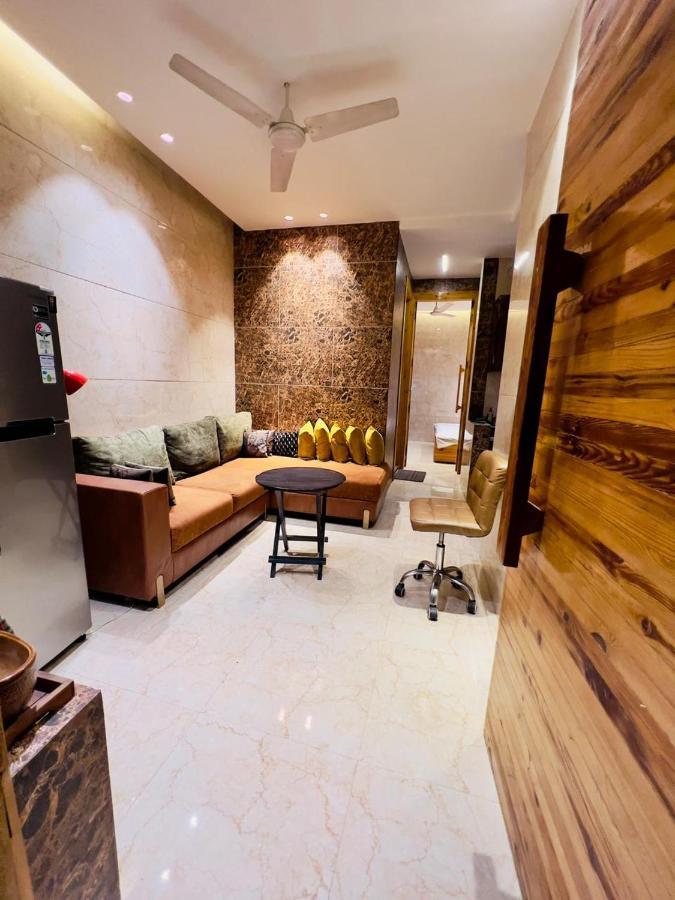 Divine Studios Rajouri Garden 뉴델리 외부 사진