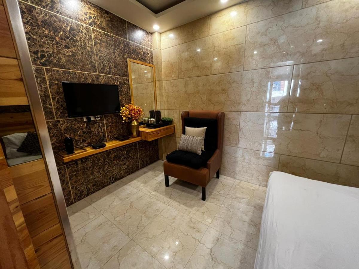 Divine Studios Rajouri Garden 뉴델리 외부 사진