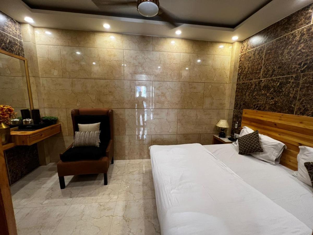 Divine Studios Rajouri Garden 뉴델리 외부 사진