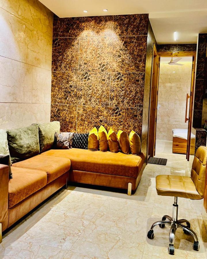 Divine Studios Rajouri Garden 뉴델리 외부 사진