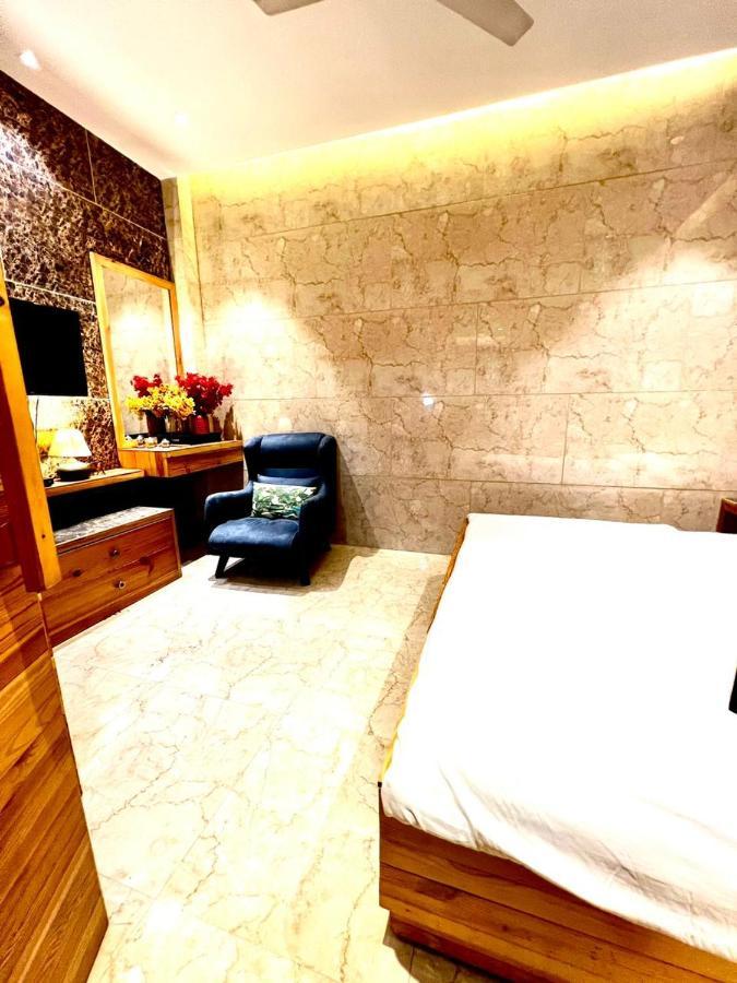 Divine Studios Rajouri Garden 뉴델리 외부 사진
